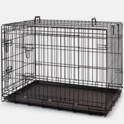 Köpek kafesi, sokakta yaşayan veya barınakta bulunan köpekler için güvenli ve konforlu bir yaşam alanı sağlar. Dayanıklı metal yapısı ve geniş iç hacmiyle, köpeklerin güvenle dinlenip vakit geçirebile.